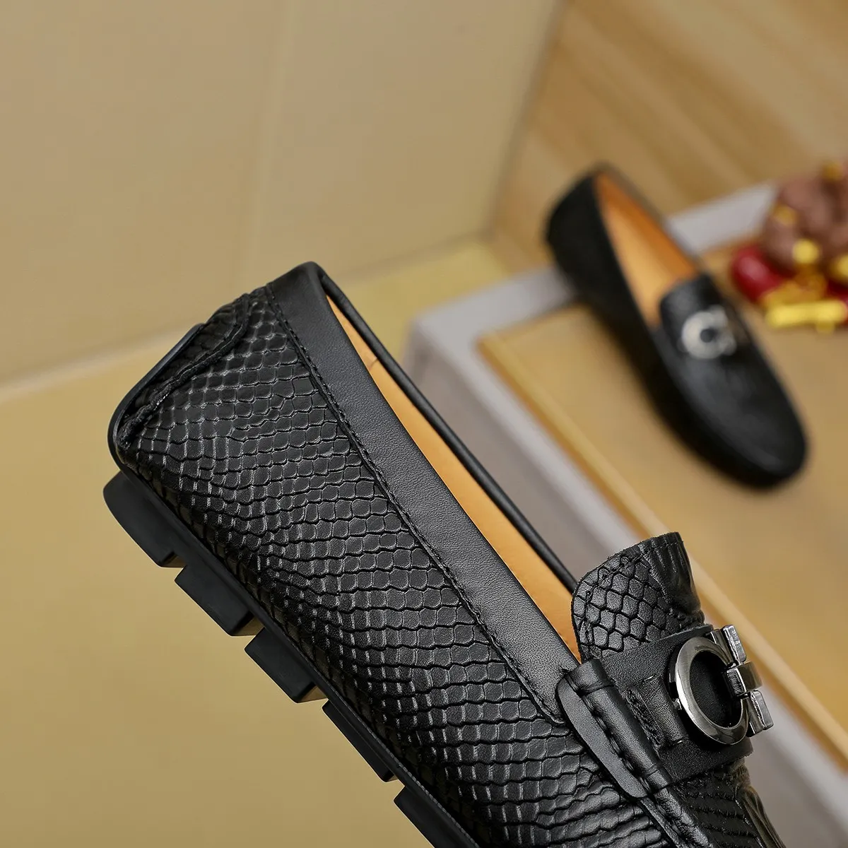 Men's shoes 💰360 🕷🕷【Ferragamo】Ferragamo Popular fashionable casual slip-on shoes🇨🇳Official website counter 1:1 production, original mold opening💯Good quality visible, imported high-end first-layer calfskin, luxurious pigskin lining🌿Very clear texture, high-quality waterproof, non-slip and wear-resistant outsole🎋High quality and low price, truly handmade🍓Color, code number 38-45